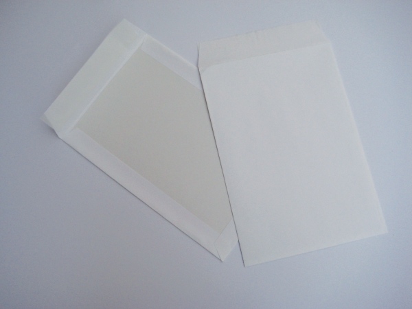 Pochettes dos carton 220x312mm bande siliconée 120g blanches - boîte de 100